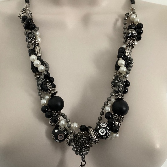 ART BY AMY LABBE Necklace 15.5 inches long - Picture 3 of 11